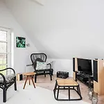6 Person In Humble-by Traum