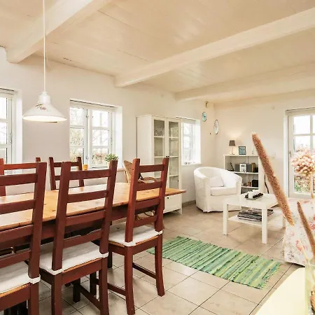 6 Person In Humble-by Traum