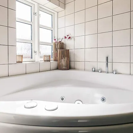 6 Person In Humble-by Traum *