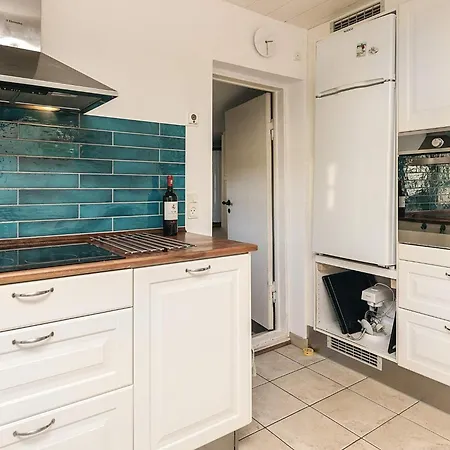 6 Person In Humble-by Traum