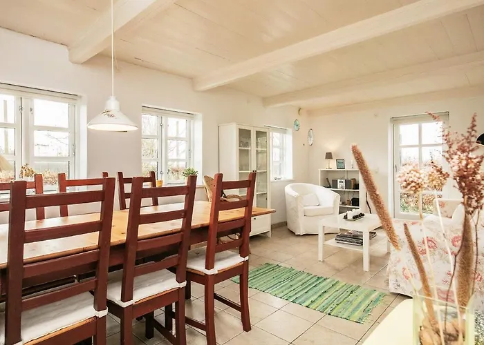 6 Person In Humble-by Traum