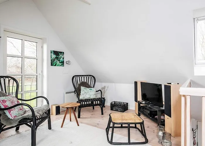 6 Person In Humble-by Traum