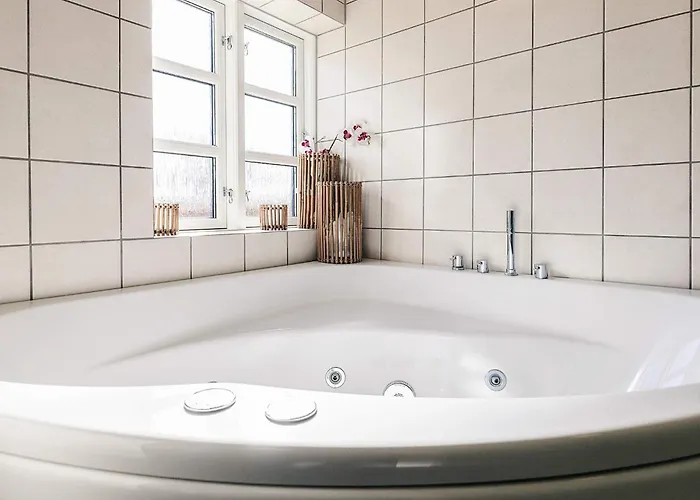 6 Person In Humble-by Traum *