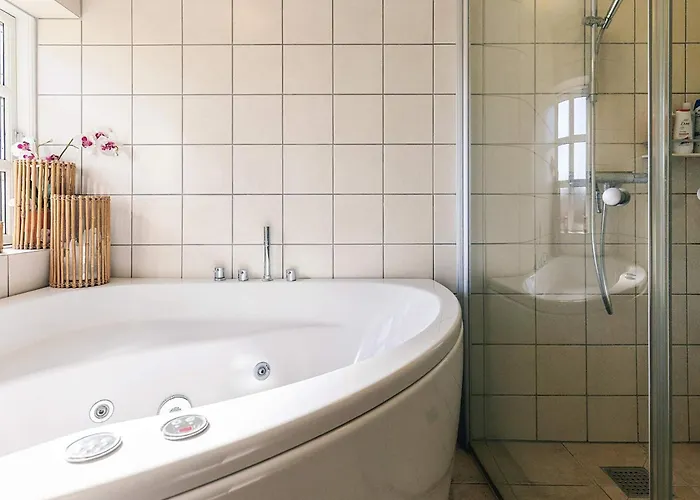 6 Person In Humble-by Traum *